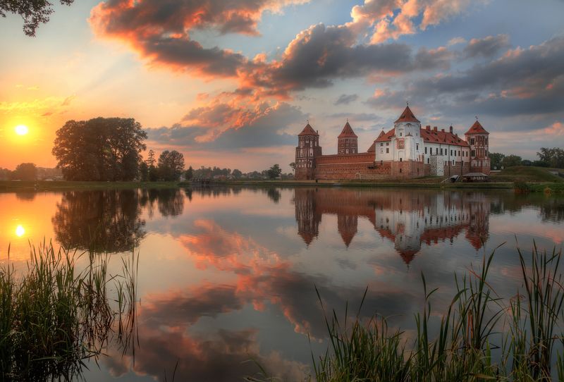 про Мирский замок фото превью