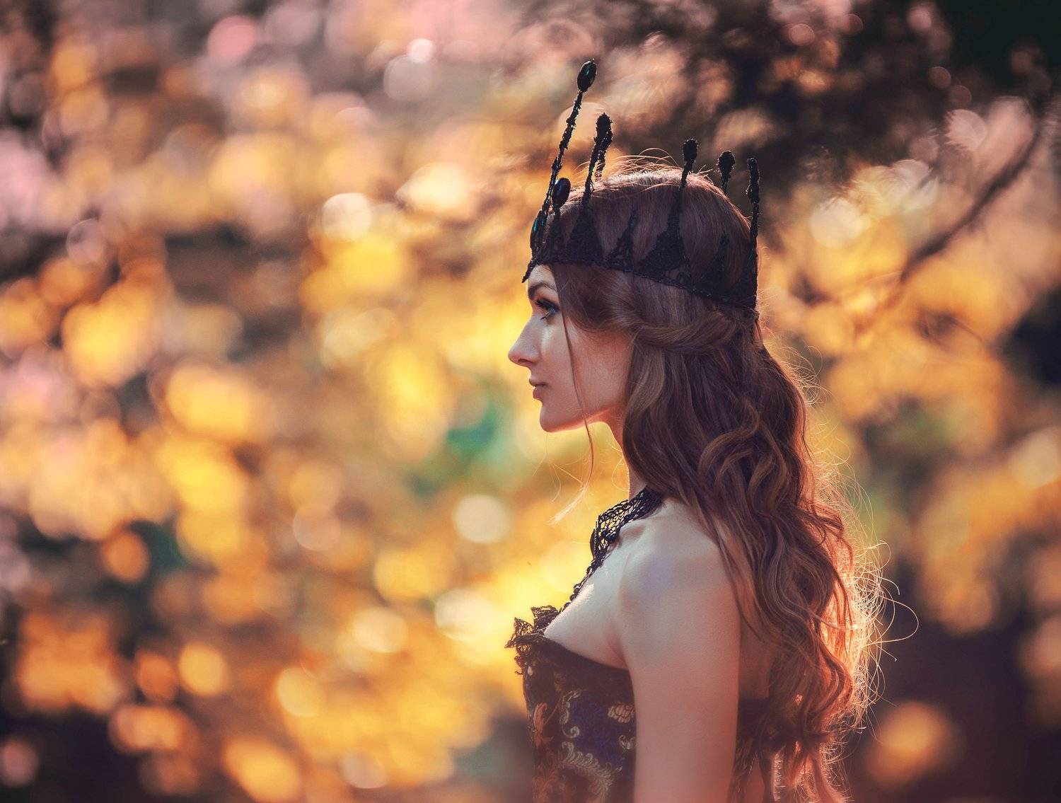 девушка в короне, королева, золотой фон, Аверина Елена