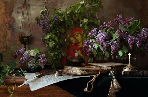 Натюрморт с иконой и цветами