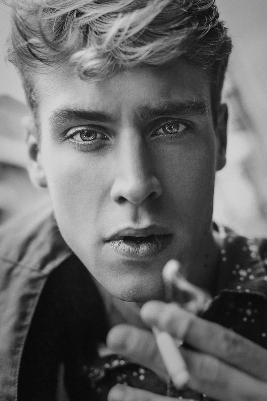photo, portrait, bw, eyes, man, smoke Teun фото превью