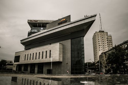 Центральный новомодный...