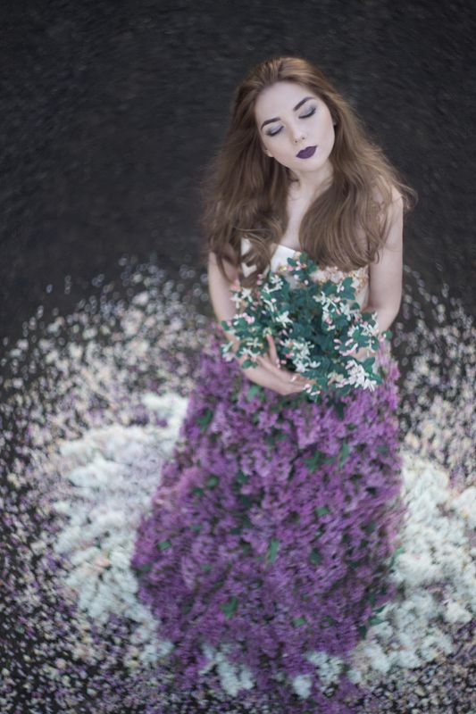 цветы, платье из цветов, сирень, каштан, весна, цветение Цветочная дама фото превью