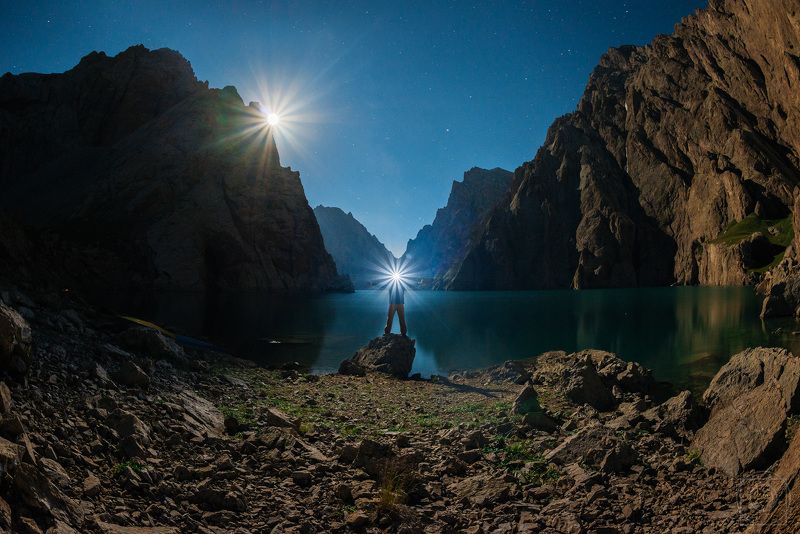 Лунная ночь на озере Кель-Суу фото превью
