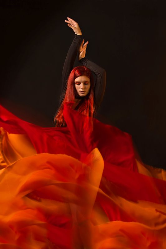 портрет огонь девушка студия Дух огня фото превью