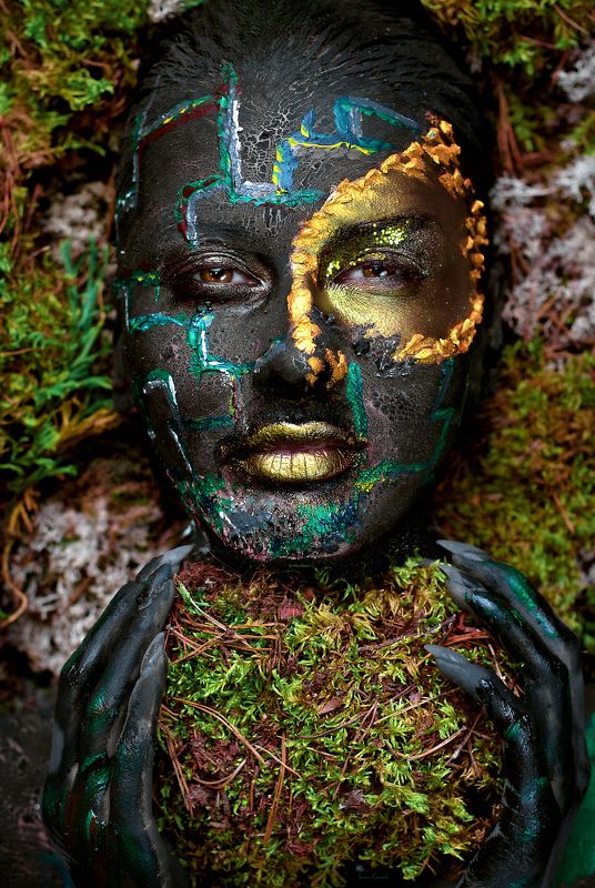 человек, девушка, портрет, красота, природа, мох, трава, растение, единство, арт, макияж, бодиарт, лабиринт Лабиринт фото превью