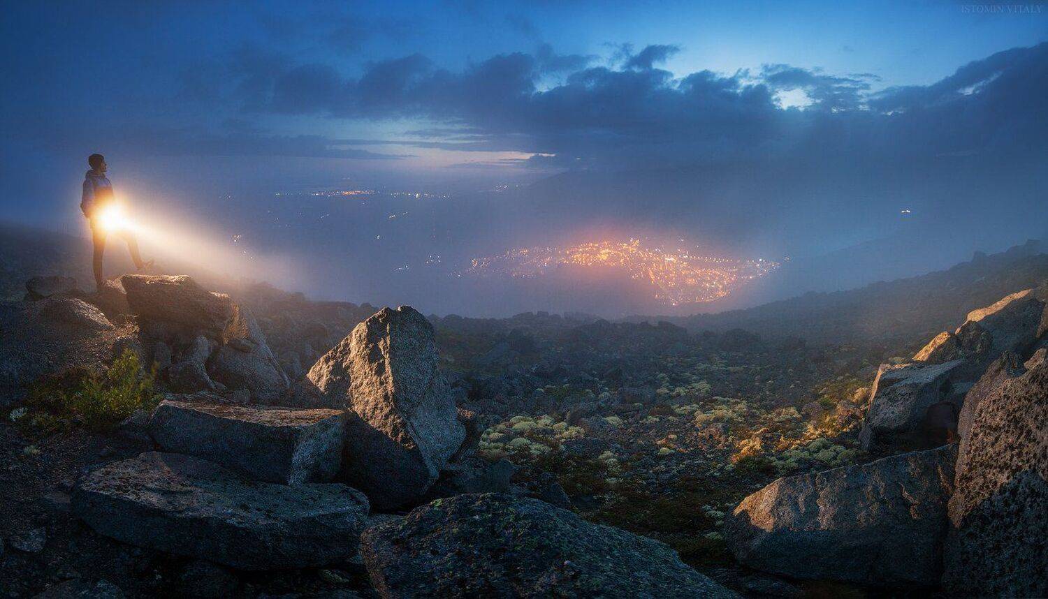 пейзаж,человек,панорама,пейзаж,россия,свет,туман,город,ночь,лето,горы,хибины,россия,портрет, Виталий Истомин