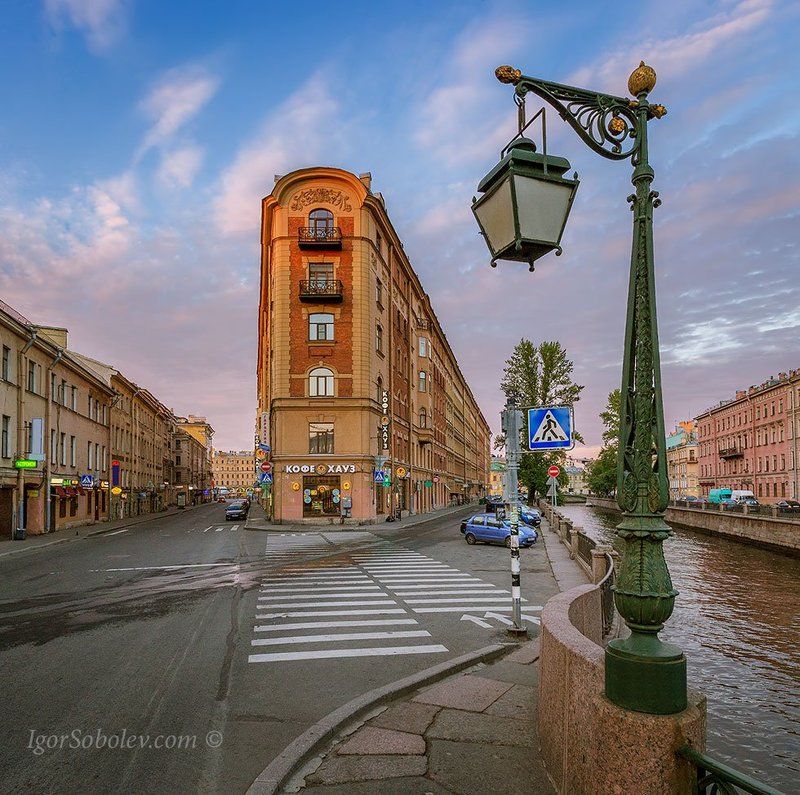 демидов мост, дом ну углу, санкт-петербург, россия Демидов мост и дом на углу. фото превью