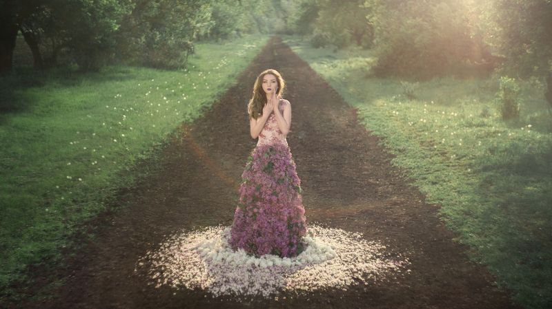 девушка, платье из цветов, сирень, сад, дама Сад фото превью