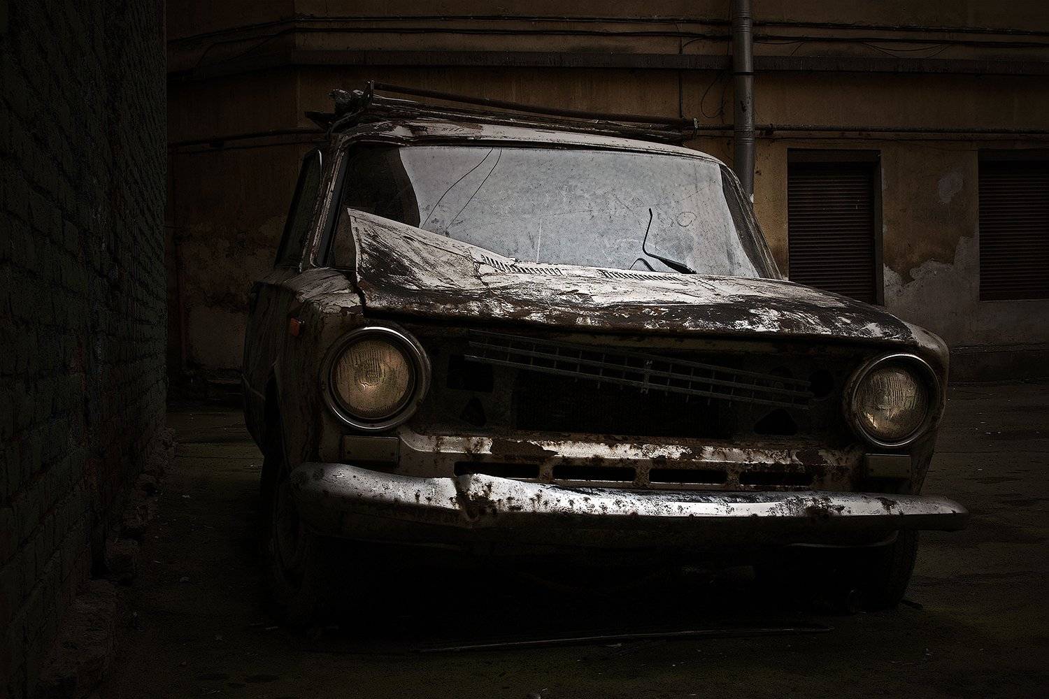 #deep.spb, #deepspb, #санктпетербург, #петербург, #спб, #питер, #saintpetersburg, #petersburg, #spb, #piter, #город, #city, #street, #streetphoto, #streetphotography, #cityscape, #urbex, #urbexphoto, #urbanexploration, #abandoned, #steps, #door, #window, deep.spb