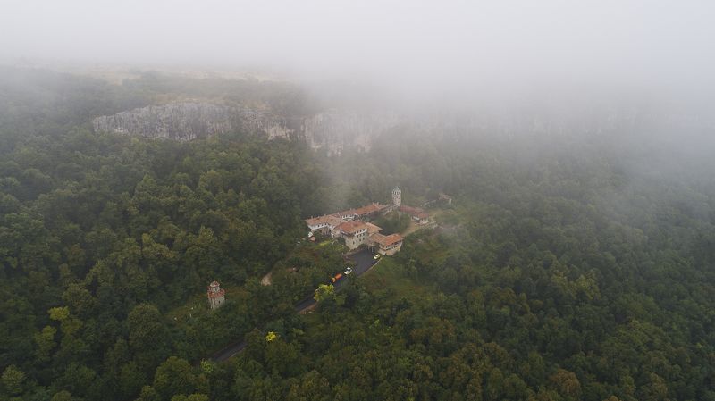 монастырь, воздушная фотография, облако, лес, скалы, Болгария, castle, forest, air photography, cloud, landscape Монастырь. фото превью