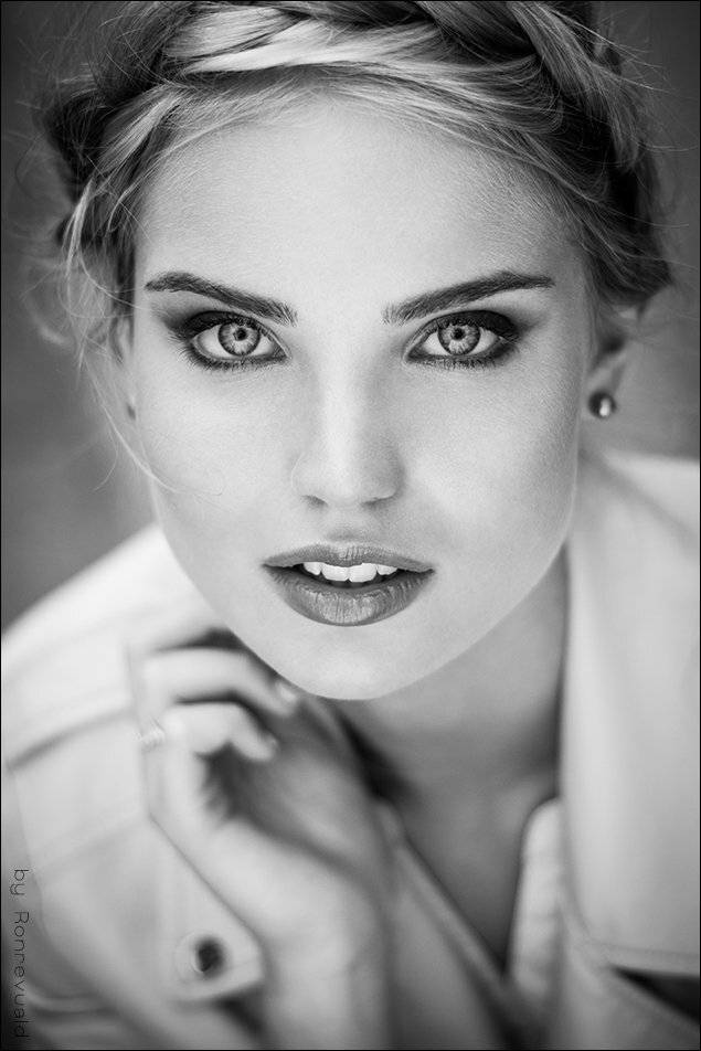 girl,portrait,light,street,beauty,fashion,eyes,moscow,свет,портрет,девушка,bw,black&white, Ronrevuald