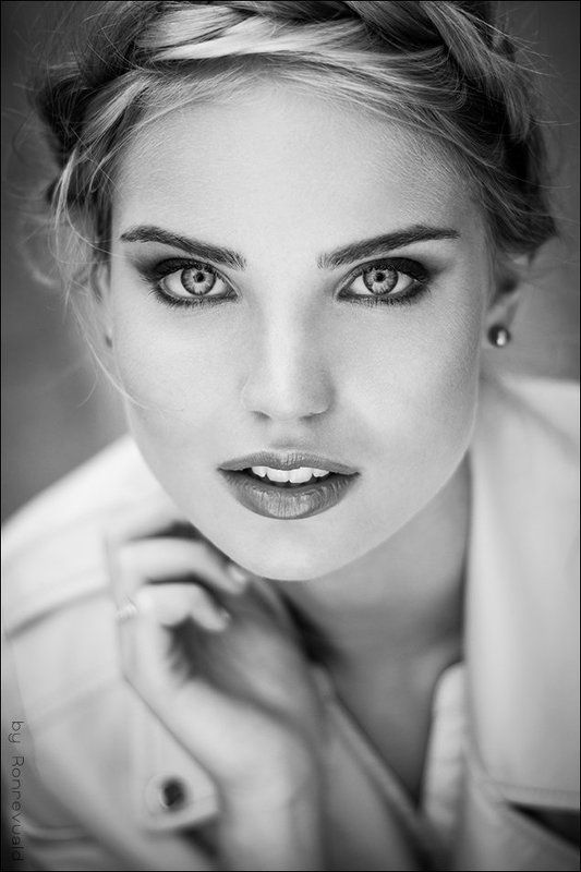 girl,portrait,light,street,beauty,fashion,eyes,moscow,свет,портрет,девушка,bw,black&white Maria фото превью