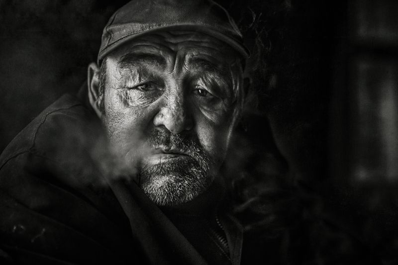 portrait,man,smoke,портрет,свет,жанр,взгляд Пропавшие души Латгалии фото превью