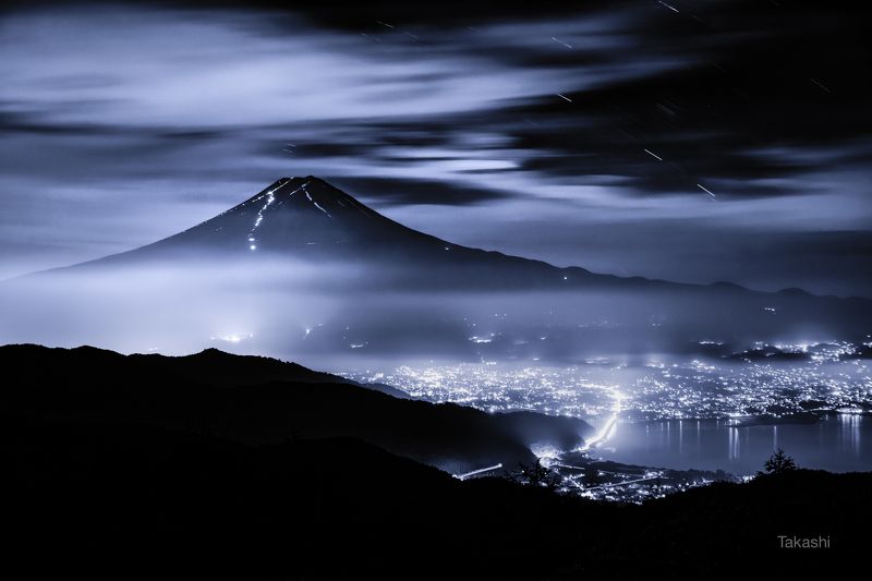Fuji,Japan,mountain,clouds,sky,fog,lake,blue,star,night,amazing,landscape,wonderful,beautiful Mountain in the night фото превью