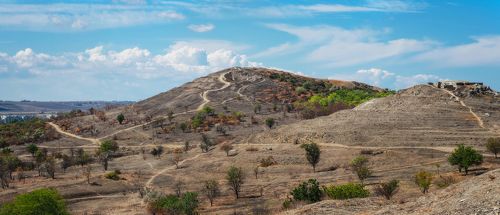 Осень бредёт по Боспорским холмам.