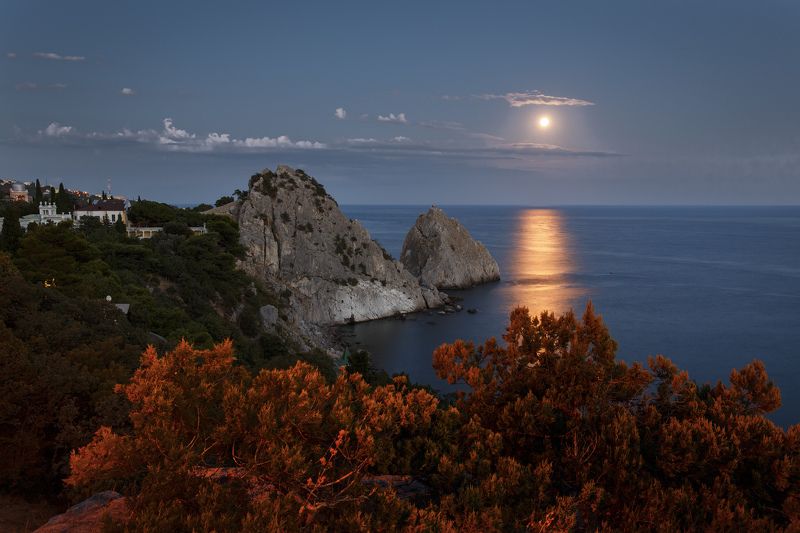 крым, море, луна, лунная дорожка, вечер, берег, скалы, небо, пейзаж, Вечерняя... фото превью