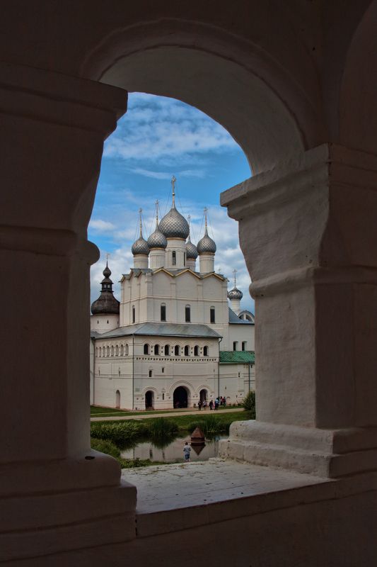 храмы Сквозь толщу монастырских стен фото превью