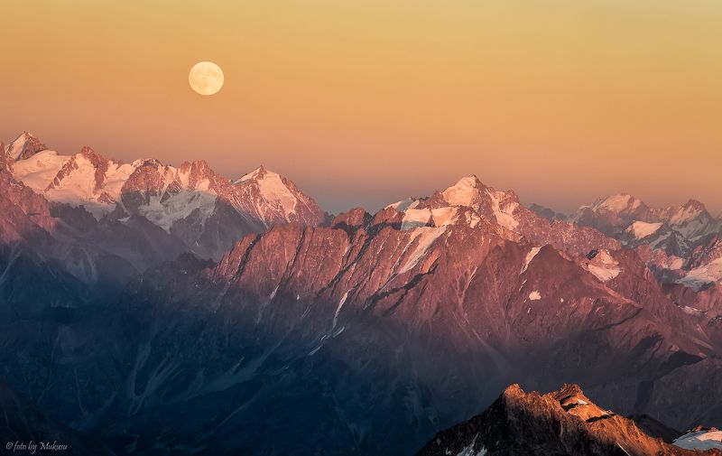 landscape, travel, mountain, moon, kavkaz, эльбрус, кавказ, горы, пейзаж, путешествия луна над кавказким хребтом фото превью