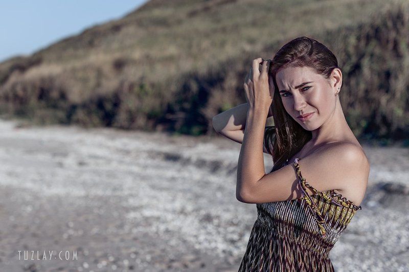 азовское море, сентябрь, бархатный сезон, девушка, морской берег, таманский полуостров, темрюкский район Серьёзности момент . . . фото превью