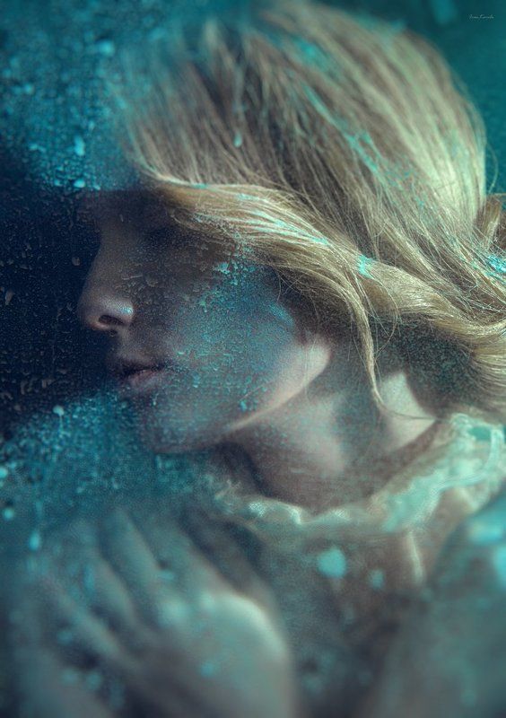 люди,девушка,портрет,фото,картинка,воспоминания,дождь,капли,стекло,цвет,свет,грим,макияж,визаж,бодиарт,фейсарт,руки,белый,зеленый,креатив,воротник,вода Amen фото превью