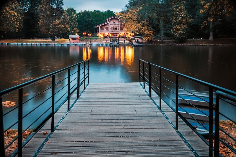 вода, огонь, парк, отражения, chalet robinson, бельгия, брюссель, la cambre *Вода и пламя* фото превью