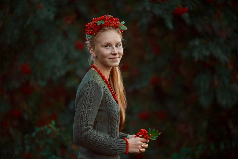 девушка, осень, рябина, портрет, красота, веснушки Рябиновое настроение фото превью