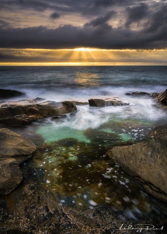 algae, arctic, basin, beach, biblical, blue, cliff, dawn, dusk, green, landscape, lofoten, lofoten islands, long exposure, nopeople, norway, outdoors, rock, scandinavia, sea, sea weed, seashore, shore, sky, sun beams, sun rays, sun set, tidal pool, uttakl Apparition фото превью