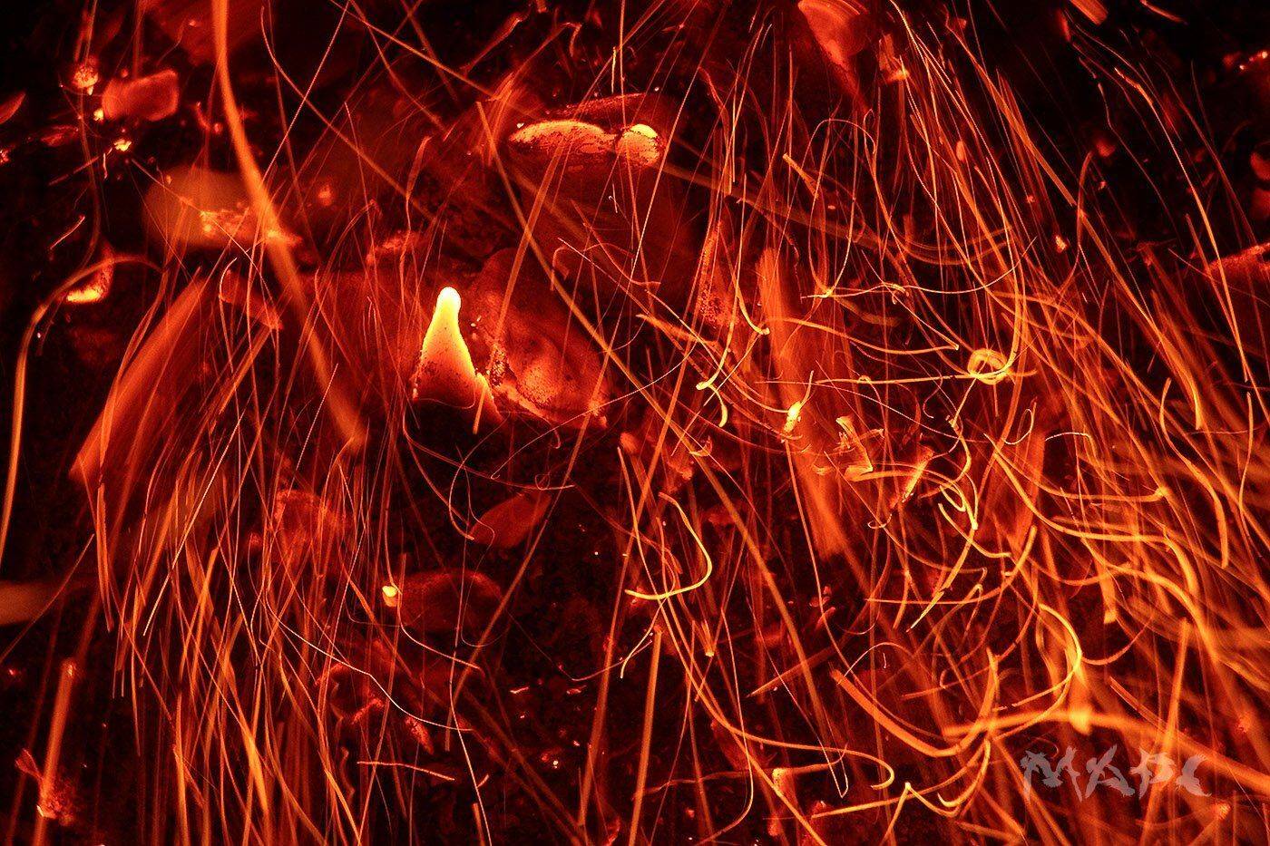 угли, огонь, искры, Шангареев Марс