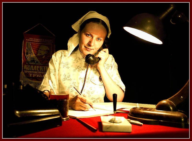 автопортрет, ссср, ночь, советское, телефон, лампа, комсомолка Ночное дежурство фото превью