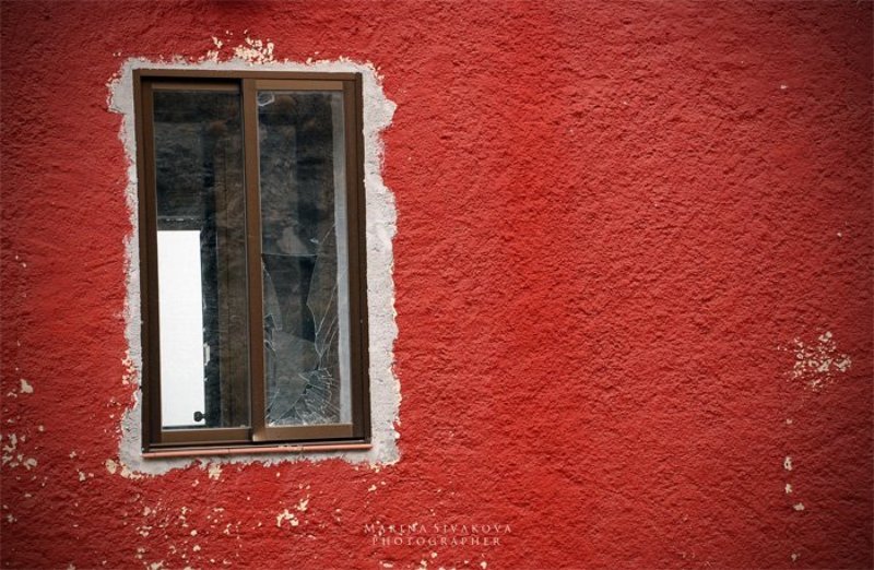 Уличное; красное и желтое фото превью