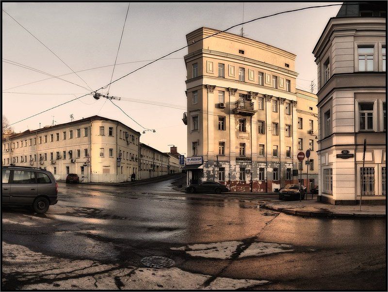 Паук над площадью. Городские прогулки фото превью