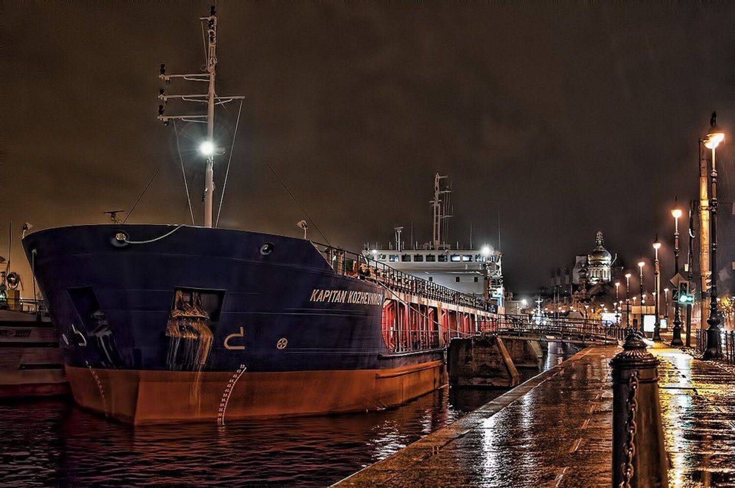 баржа, капитан, кожевников, питер, вечер, дождь, набережная, лейтенанта, шмидта, Алексей Смирнов