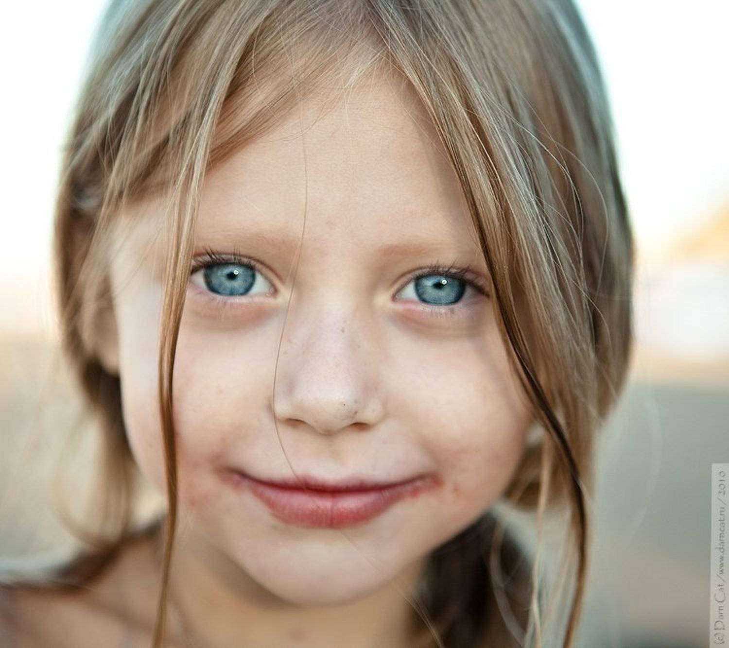 девочка, пляж, портрет, чумазая, Darn Cat