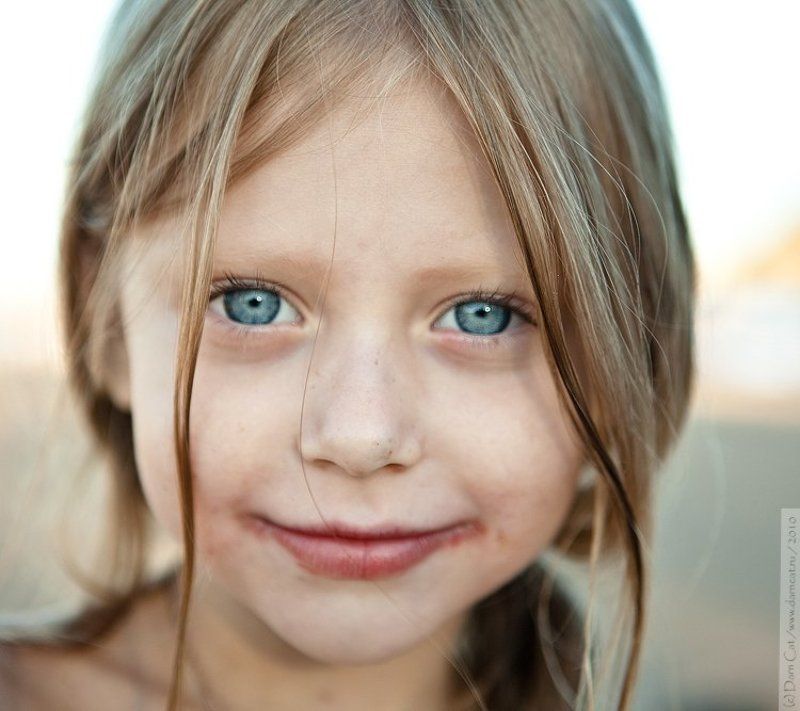 девочка, пляж, портрет, чумазая Анюта фото превью