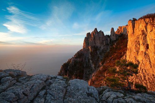 В лучах рассвета.