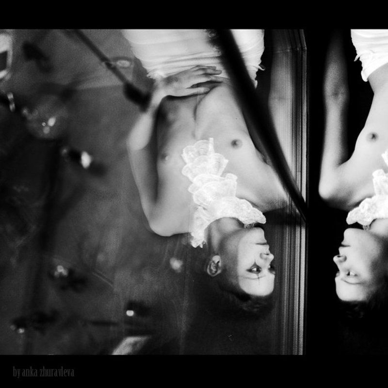 being reflected. clown фото превью