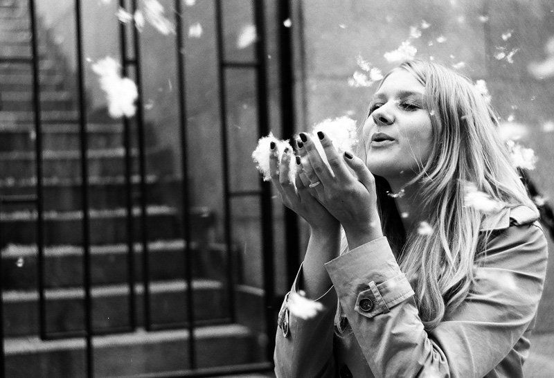 тополиный пух, девушка, портрет, пленка, зенит, чб Лена и пух фото превью