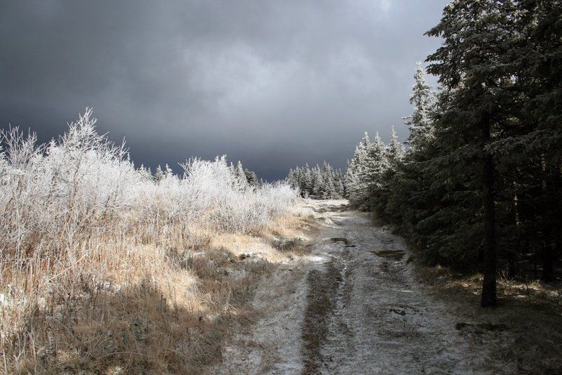 таганай, октябрь, тучи, снег Черные тучи, белый свет фото превью