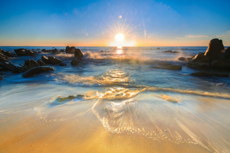 Wave in sunrise фото превью