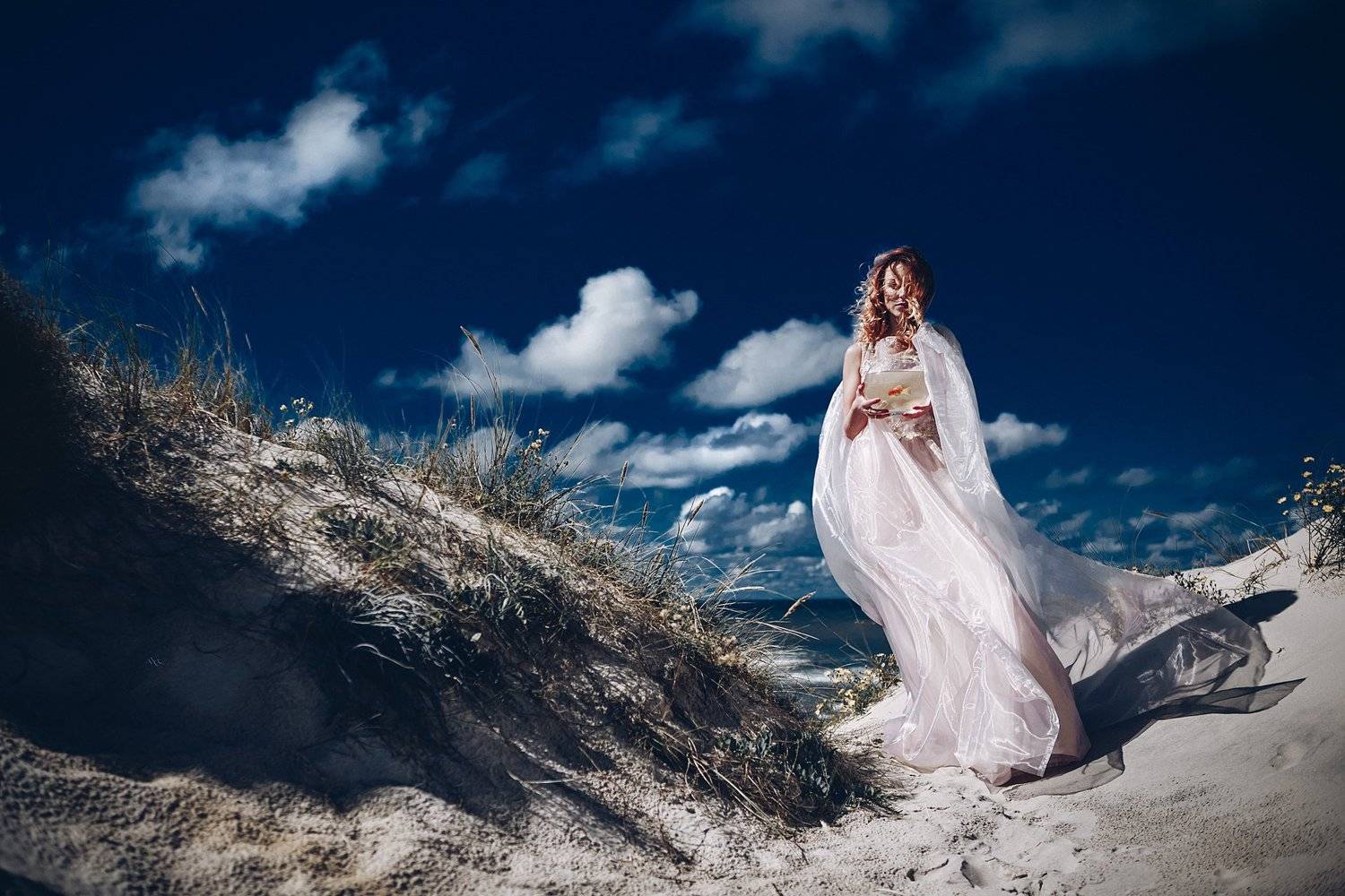 woman, portrait, goldfish, naturallight, baltic sea, Руслан Болгов (Axe)
