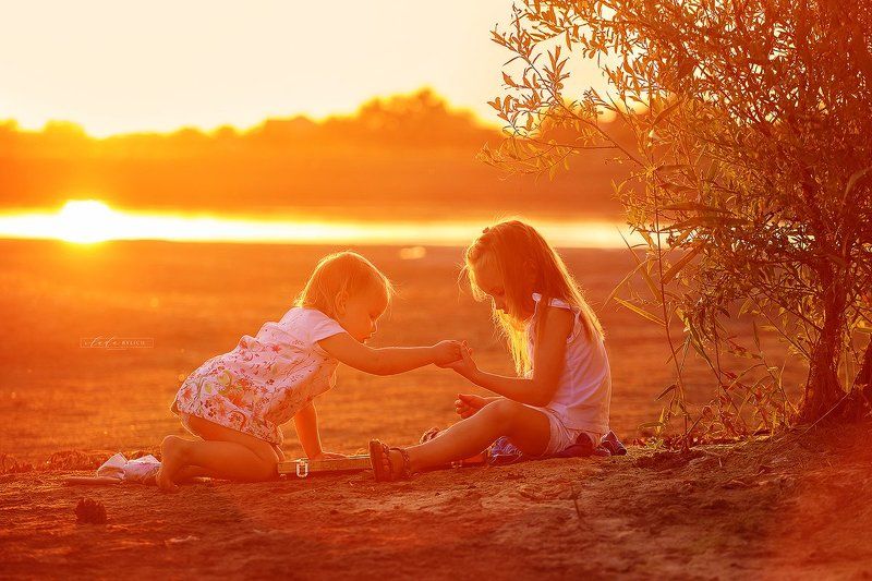 детский фотограф, семейный фотограф, фотограф в краснодаре, Влада Былич, фотограф Влада Былич, детство, счастливое детство, закат  фото превью