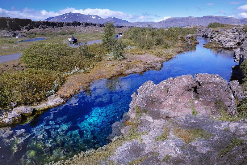 Между Европой и Америкой фото превью