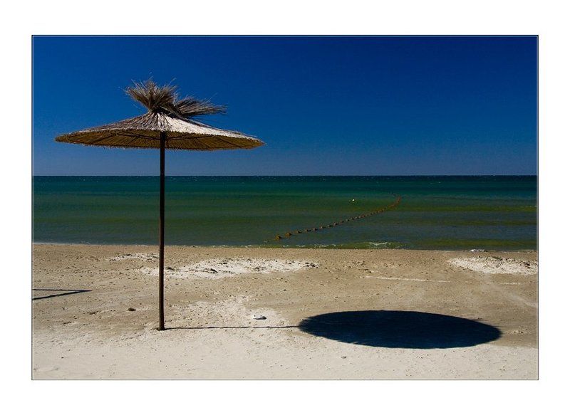 море, песок, пляж, зонт, тень Deep blue фото превью