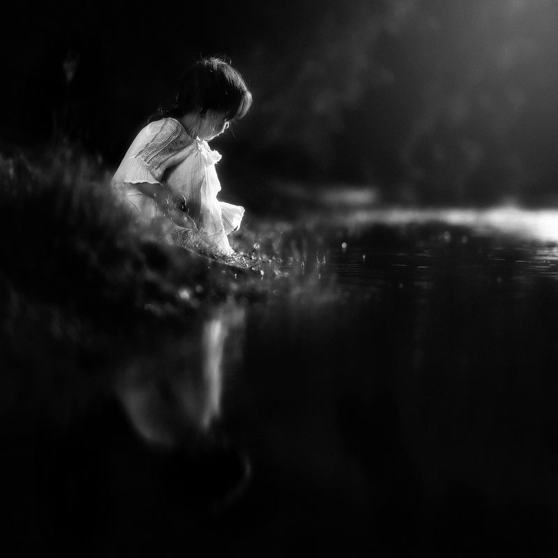 Lily by water фото превью