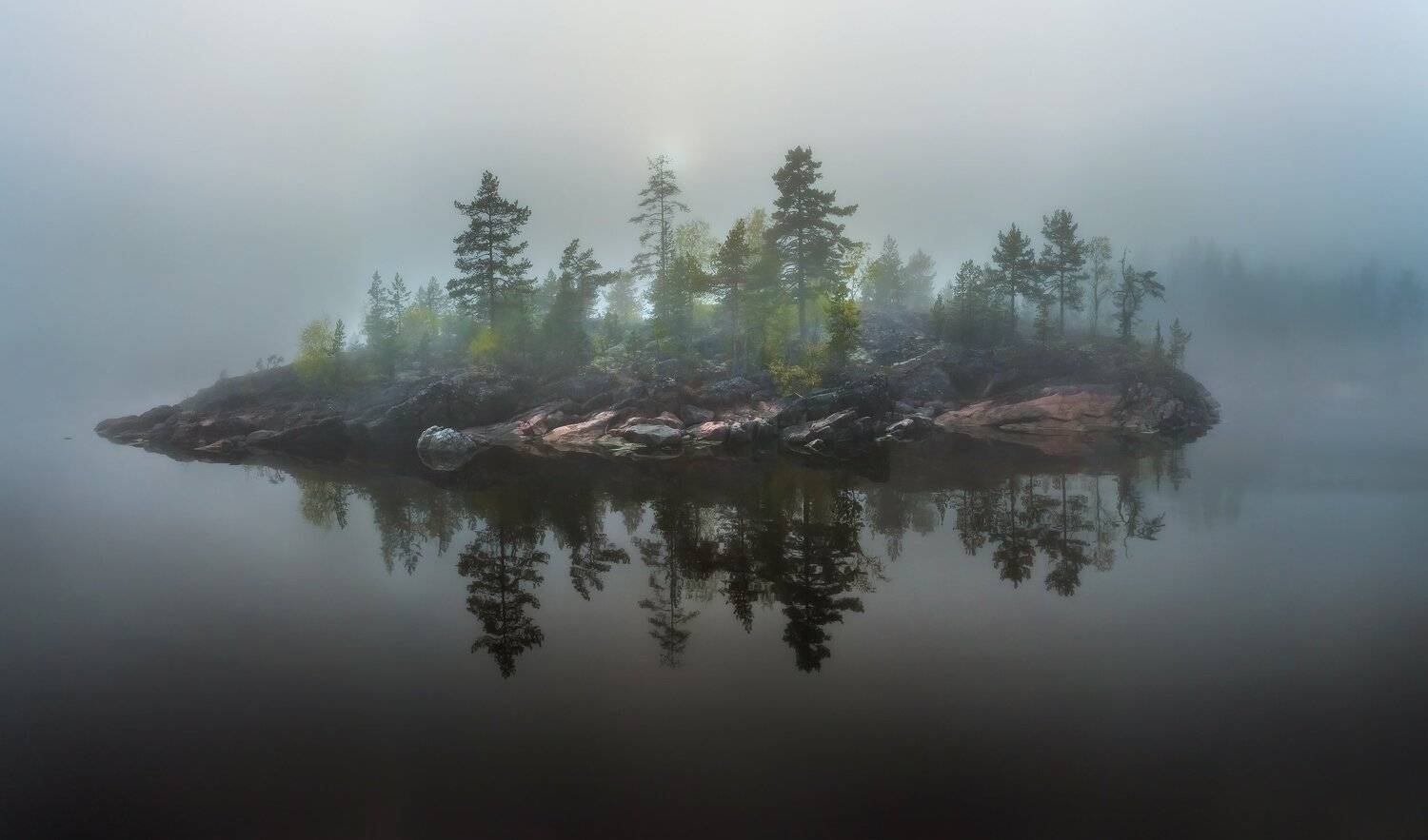 ладожское озеро, карелия, шхеры, лето, туман, скалы, лес, сосны, берег, фототур, остров, путешествие, плавание, вода, отражение,, Лашков Фёдор