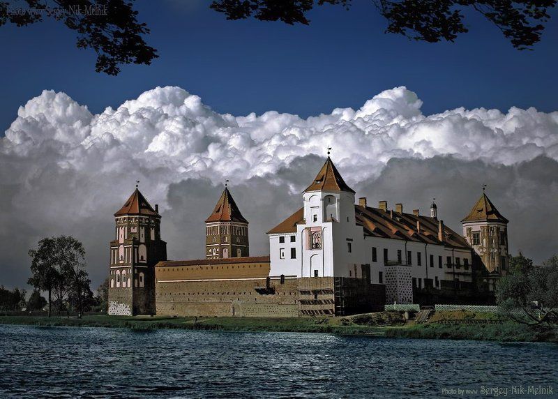 беларусь, мир, замок, дворец, архитектура Воздушная линия обороны, после грозы фото превью
