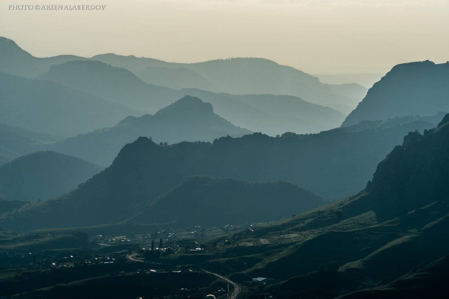 горы, предгорья, хребет, вершины, пики, восход, солнечный свет, скалы, холмы, долина, облака, путешествия, туризм, карачаево-черкесия, кабардино-балкария, северный кавказз , закат, свет, лучи, Арсен Алабердов