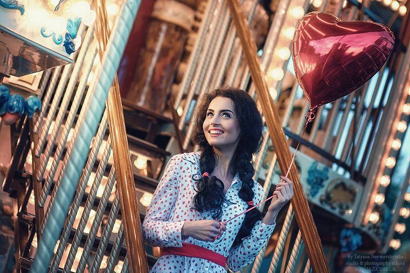 карусель, девушка, шарик Полина фото превью