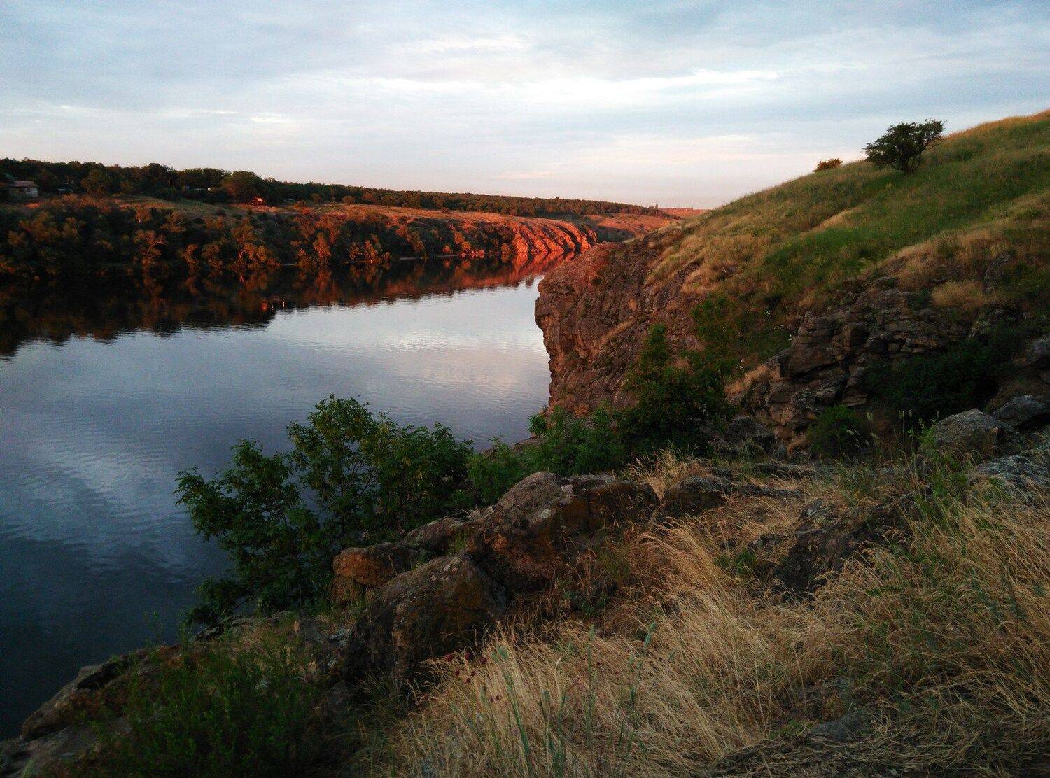 Вечер,берег,скалы,закат,река,пейзаж, Сергей Богачёв