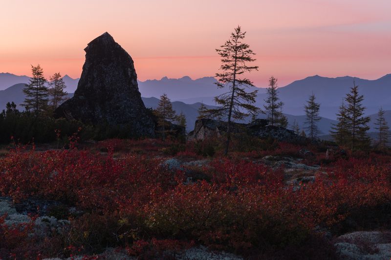 Россия, Колыма, Магаданская, Джека Лондона, осень, закат Постоять и подумать о прожитом дне... фото превью